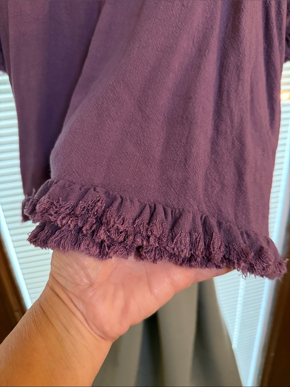 Umgee top size medium, raw hem, short sleeves. - Picture 3 of 4